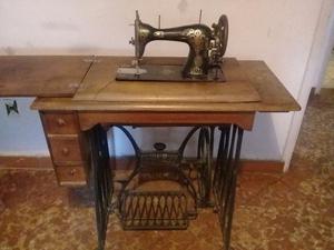 Vendo maquina de coser antigua