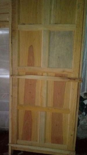 Puerta y ventana de pino