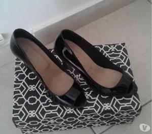 vendo Stilletos de charol negros