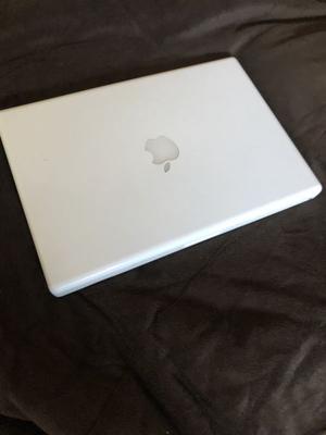 MacBook mid . Pure White