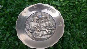 Antiguo plato de bronce