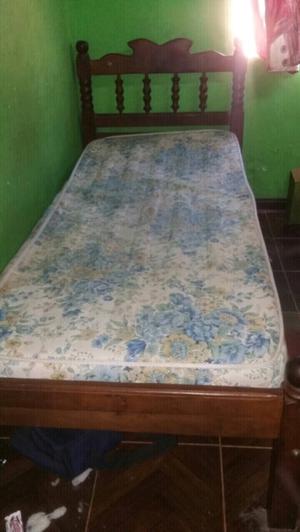 Cama de algarrobo