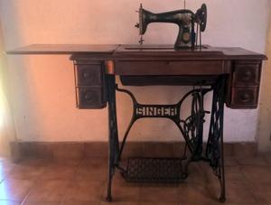 Máquina de coser singer antigua
