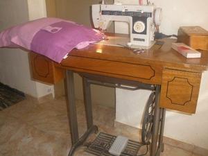 VENDO MAQUINA DE COSER BUTTERFLY CON MUEBLE...