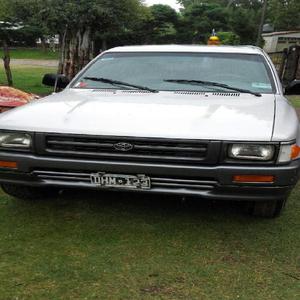 Vendo Toyota Hilux Modelo 2000 motor 2.8D 4x4 Malakate