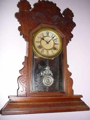Antiguo Reloj De Pared O Sobre Mesa Waterbury Con Pendulo