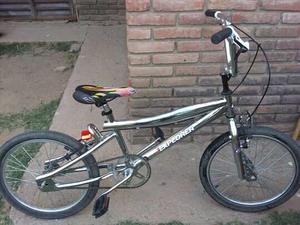 Bicicleta BMX Cromada.