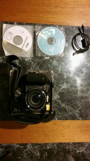 Camara de fotos Nikon, con cargador y pilas recargables!