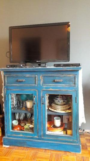 Hermoso mueble de pino estilo vintage en azul usado