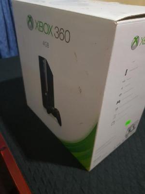 Xbox 360 4g + 1 Juego Naruto Shippuden
