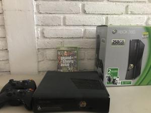 Xbox 360 slim 250gb + 2 joysticks + 20 juegos