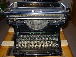 Máquina de escribir mecánica antigua