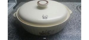 Pieza de ceramica con tapa