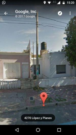 Se vende casa a reciclar en barrio Altamira