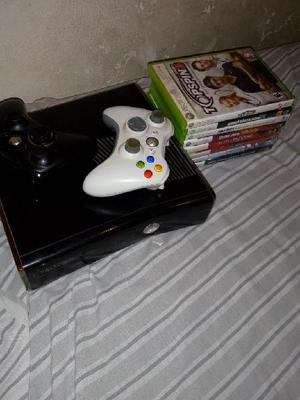 Xbox 360 con 8 Juegos, 2 Joysticks.