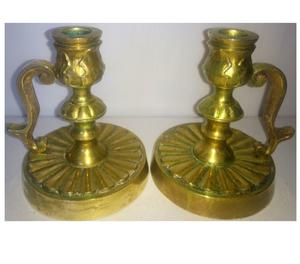 2 Antiguos candelabros de bronce macizo  Kgs