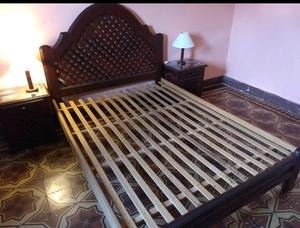 Vendo juego de dormitorio algarrobo