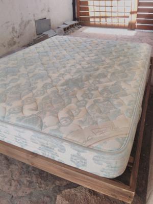 Cama y colchón