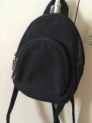 Mini mochila negra
