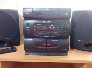 Equipo de audio usado Sharp con parlantes