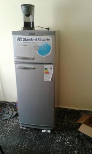 Heladera Standard Electric Con Freezer (4 Meses De Uso)