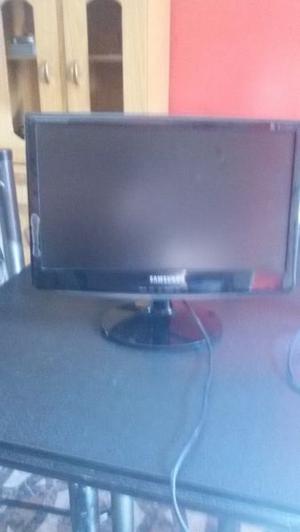 Monitor LCD 19' usado