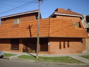 VENDO CHALET EN ESQUINA - REMEDIOS DE ESCALADA OESTE