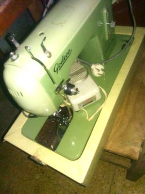 Vendo máquina de coser Godeco básica