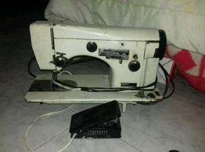 Vendo máquina de coser Necchi