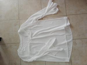 Blusa blanca mangas acampadas talle 2 sin uso