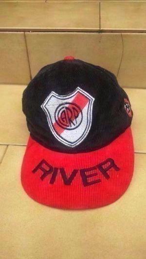 Gorra De River Plate Con Vicera De Corderoy