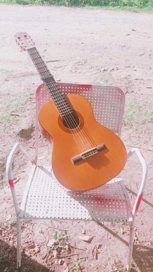 Guitarra criolla yamaha con funda y capotraste