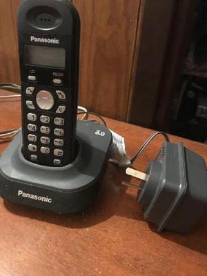 Teléfono inalambrico PANASONIC con base y cargador