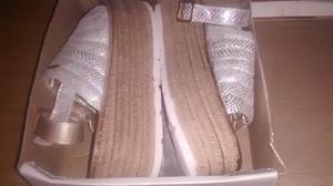 Vendo hermosas sandalias SIN USO!!!