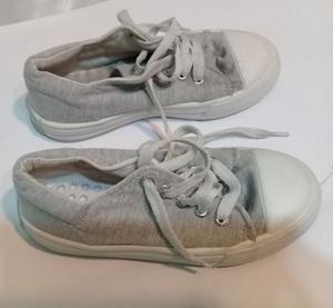 ZAPATILLA TELA GRIS TALLE 30