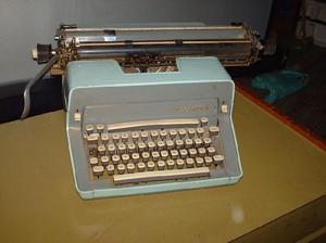 1 maquina de escribir marca (reminnhton antigua) funciona y