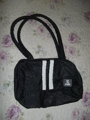 cartera deportiva negra