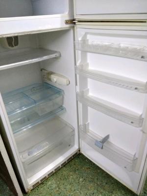 Heladera con freezer Kohinoor