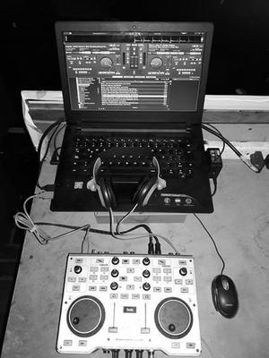 CONTROLADOR HERCULES MK4 DJ