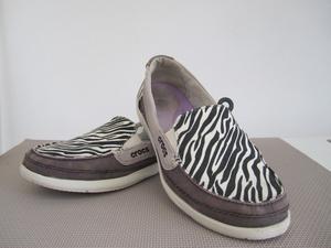 Crocs Walu Wild Graphic Loafer Womens - Talle 36 - IND.ARG