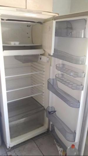 HELADERA CON CONGELADOR
