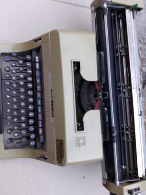Maquina de escribir Olivetti linea 88