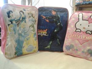 Mochilas infantiles 35cm $100 y cartucheras $40