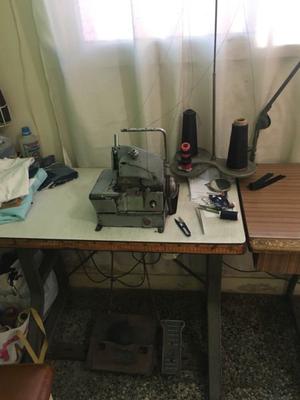 Máquina de coser overlock de tres hilos