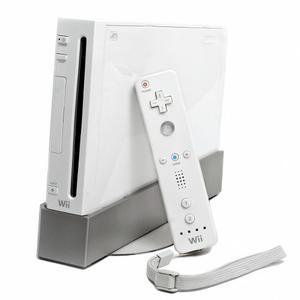 Nintendo Wii + 2 Controles + 2 Nunchuks (flasheada)