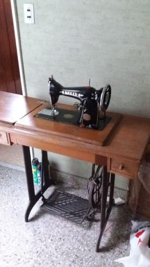 Antigua Maquina de coser a pedal
