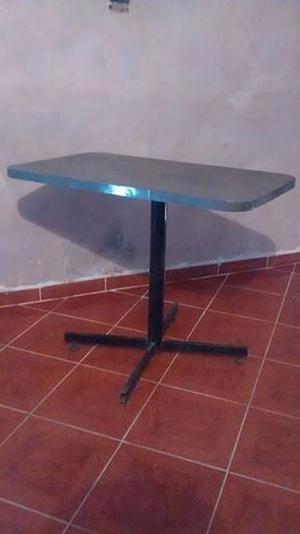 VENDO MESA DEFORMICA