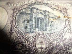 ANTIGUOS BILLETES argentinos 2x300 pesos.