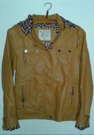 CAMPERA DE CUERO SINTETICO COLOR CAMEL INTERIOR DE ANIMAL