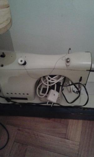 Máquina de coser NECCHI eléctrica $